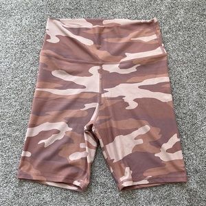Aerie - Pink Camo Biker Shorts I Size Large
